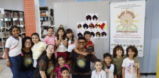 “Leiturinha” de “Antônia” encanta crianças na Biblioteca Municipal