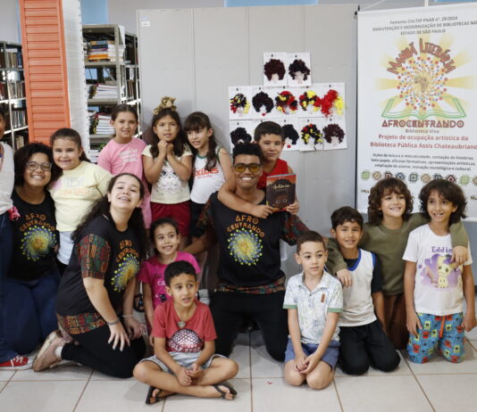 “Leiturinha” de “Antônia” encanta crianças na Biblioteca Municipal